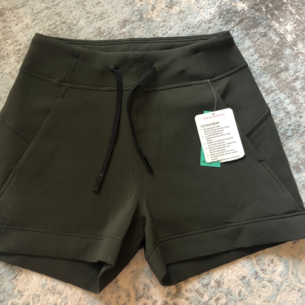 Lululemon In Form Short, size 4.